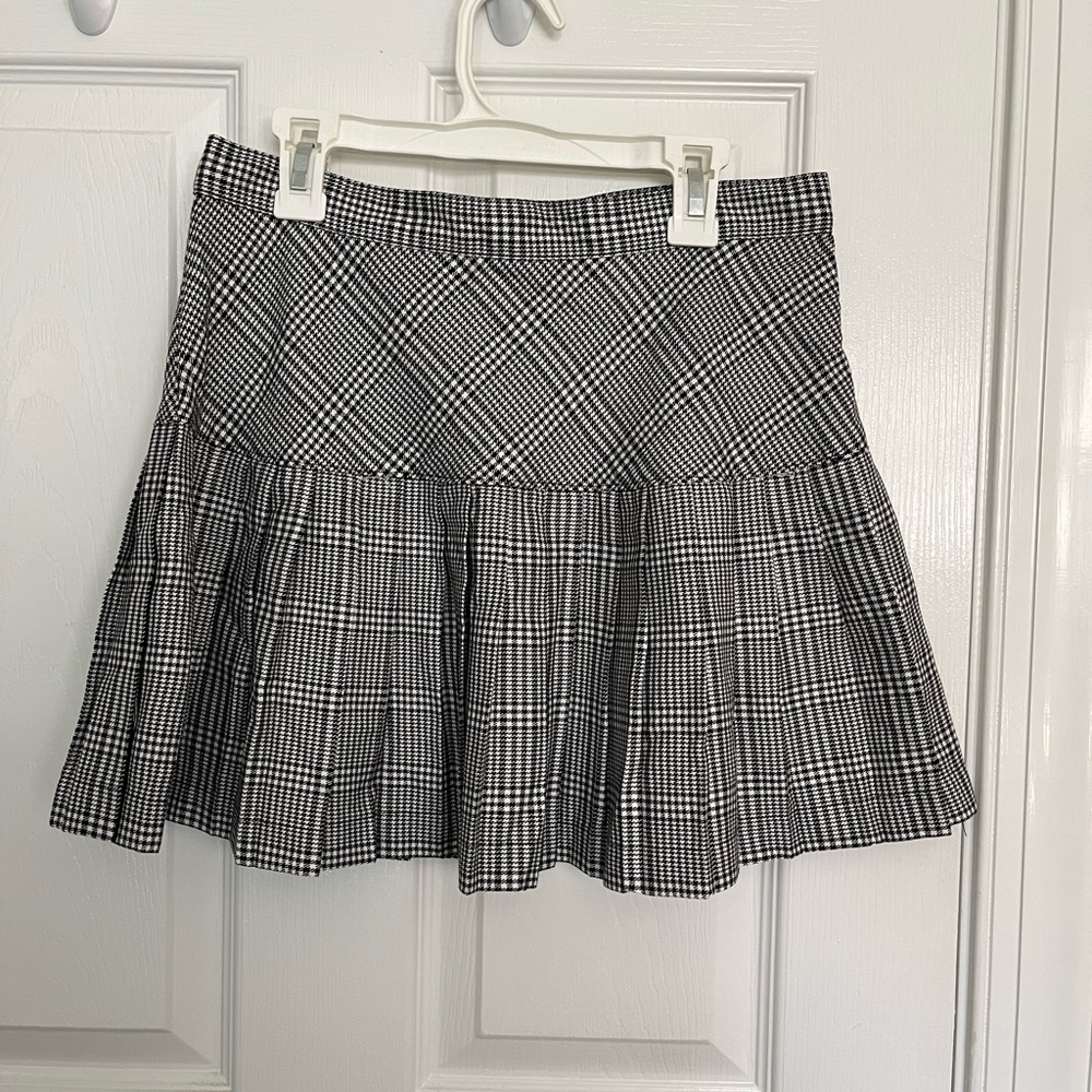 BLACK & WHITE PLAID ZIPPER BACK MINI SKIRT